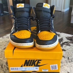 Nike Air Jordan, Retro high, Men’s size 8. Taxi and Black